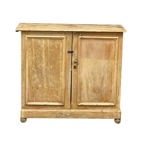 1027 - A Victorian pine 2 door cupboard with fitted shelves. 99x39x89cm (9)