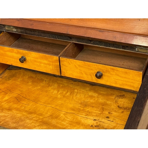 1040 - A William IV rosewood Davenport desk with leather top and maple interior. Circa 1830. 53.5x55x76.5cm... 