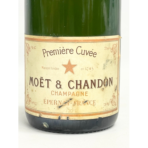 375 - A bottle of vintage Moët & Chandon Premiere Cuvee champagne. 75cl.