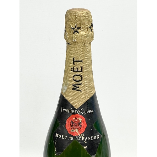 375 - A bottle of vintage Moët & Chandon Premiere Cuvee champagne. 75cl.