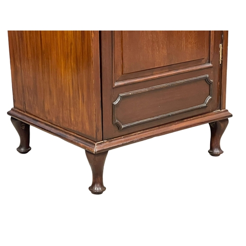 1059 - An Edwardian mahogany music cabinet with fitted shelves. 47x42x103cm (8)