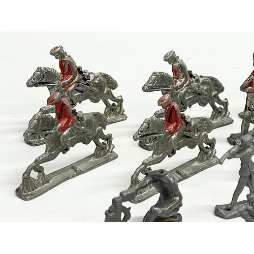 378 - A collection of early 20th century lead model soldiers.