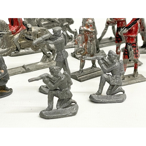 378 - A collection of early 20th century lead model soldiers.