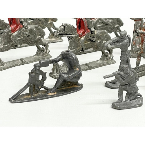 378 - A collection of early 20th century lead model soldiers.