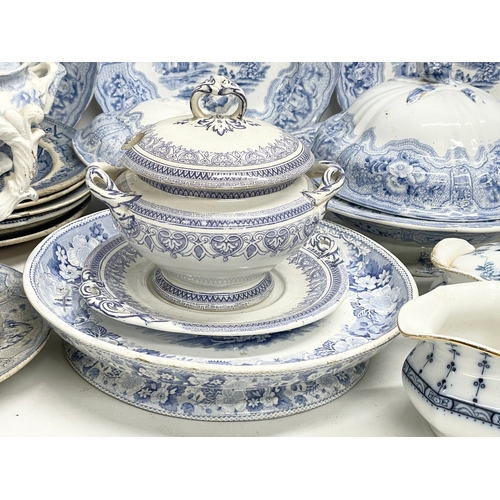 223 - A collection of Georgian and Victorian blue and white dinner ware. Robert Cochran & Co ‘Syria’ patte... 