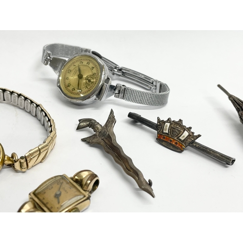 427 - A collection of vintage watches and brooches.