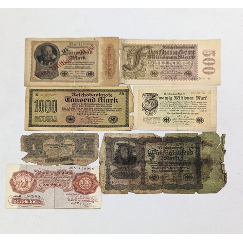 419 - A collection of vintage foreign bank notes.