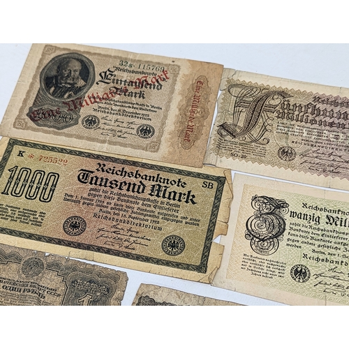 419 - A collection of vintage foreign bank notes.