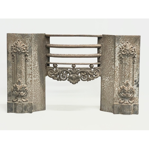 276 - A William IV early 19th century cast iron fire front. Circa 1830. 81x49cm