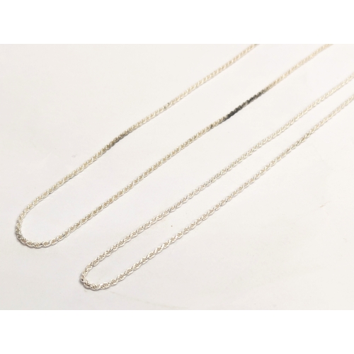 442 - 2 silver chains from Italy. Longest chain measures 30cm clasped