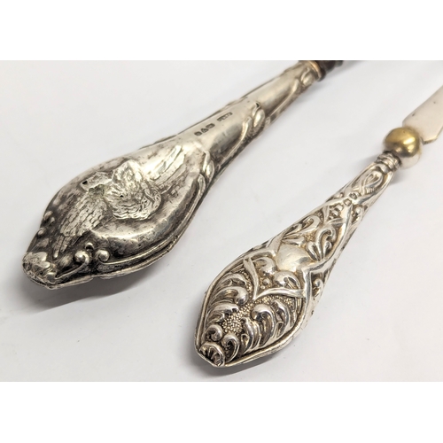 460 - An early 20th century silver handled shoehorn and sieve spoon.