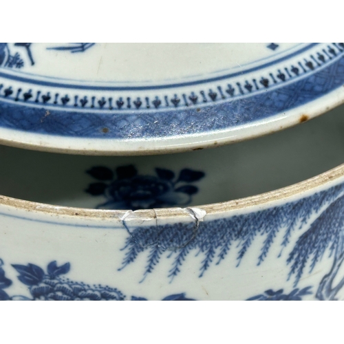 25 - An 18th century Chinese, Emperor Qianlong blue and white tureen and cover. Qing Dynasty. Circa 1735-... 