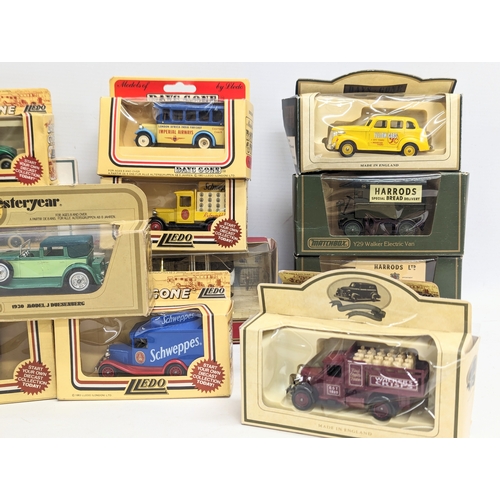 562 - A collection of Matchbox Models Of Yesteryear and Lledo 'Days Gone' models, etc.