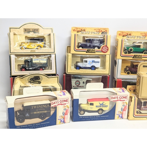 562 - A collection of Matchbox Models Of Yesteryear and Lledo 'Days Gone' models, etc.