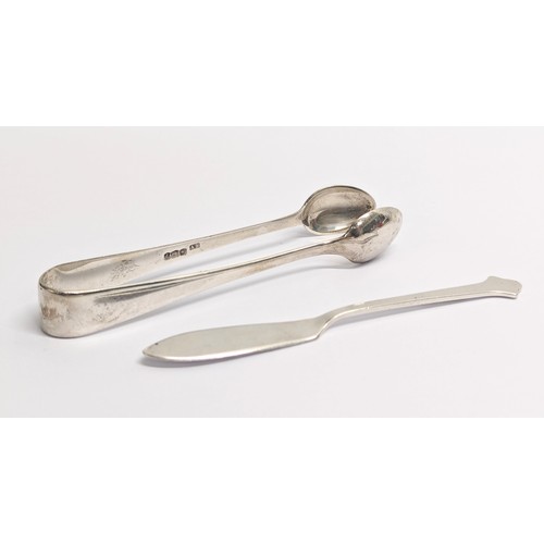 462 - A pair of silver tongs with silver knife. Tongs weigh 27g