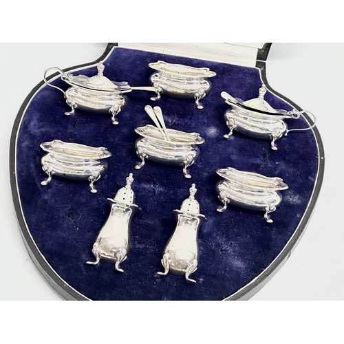 476 - A large cased silver condiment set. Birmingham 1919. 295 grams without liners. Case measures 27x29cm