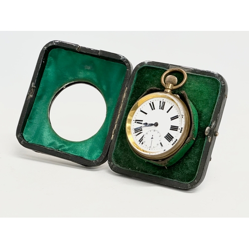 482 - An early 20th century travelling clock in silver case. Birmingham, 1922. 10x12cm