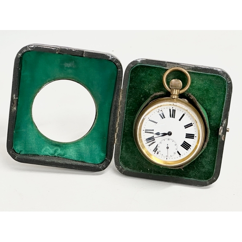 482 - An early 20th century travelling clock in silver case. Birmingham, 1922. 10x12cm