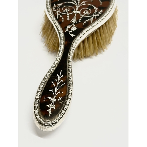 490 - A silver and faux tortoise shell hair brush. London, 1916. 25cm