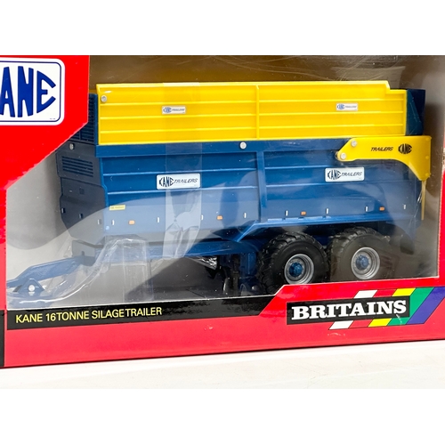 573 - An unused Britains Kane 16Tonnie Silage Trailer in box. 1:32 scale. 30x12x15.5cm