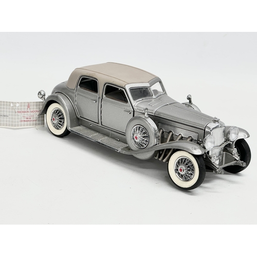 584 - 2 Franklin Mint Die Cast Model Cars. 22cm