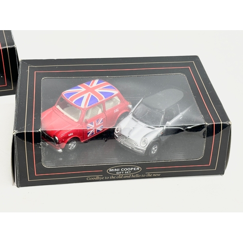 585 - 2 boxes of Mini Cooper Gift Set model cars. 22x15x7cm