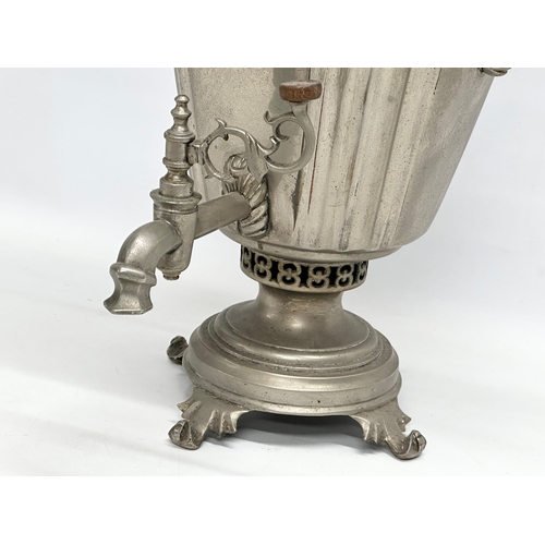 209 - A large late 19th/early 20th century Russian Samovar. 32x50cm