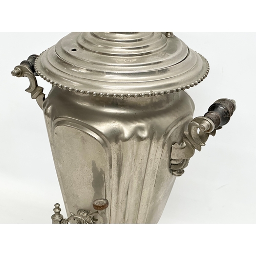 209 - A large late 19th/early 20th century Russian Samovar. 32x50cm