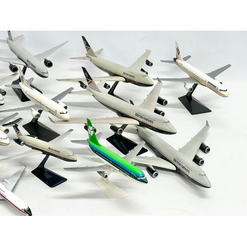 399 - A collection of model airplanes. British Airways, Aer Lingus, Alitalia,. 26x27cm