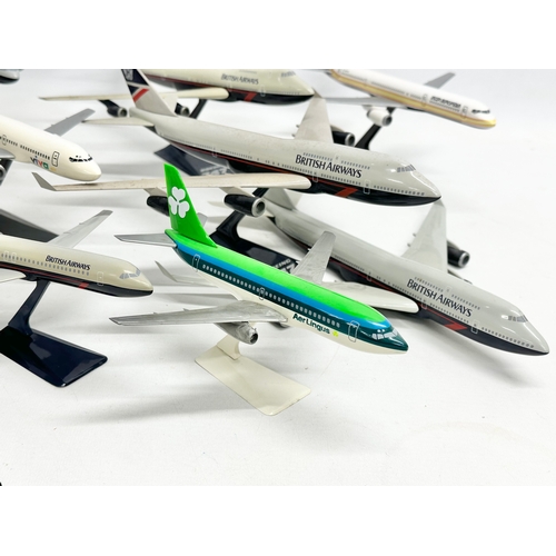 399 - A collection of model airplanes. British Airways, Aer Lingus, Alitalia,. 26x27cm