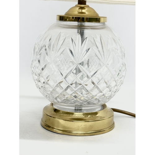 299E - A Tyrone Crystal table lamp with brass base. 39cm