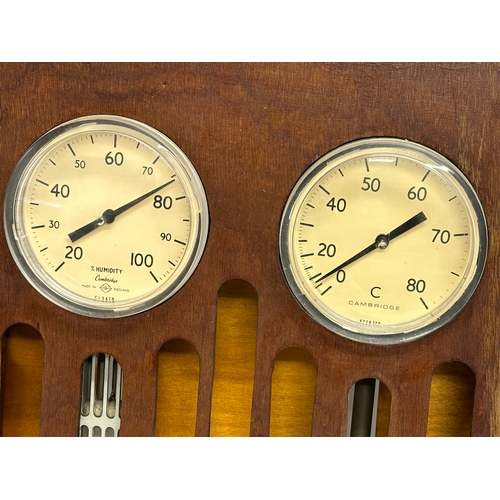 211I - A vintage Cambridge industrial barometer. 29x37cm