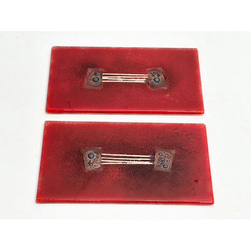 211N - A pair of Mid Century glass stands. 26x15cm