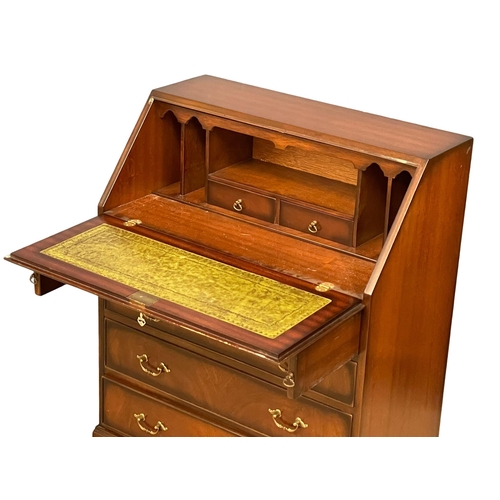 1014 - A George III style mahogany writing bureau. 78.5x41x99.5cm (3)