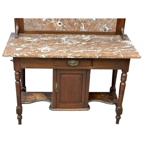 1063 - A late Victorian marble top washstand. Circa 1890. 115x54x150 (5)