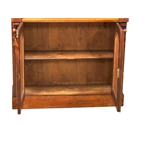 1067 - A Victorian mahogany side cabinet with drawer and 2 door cupboard. 103x40x97cm (5)