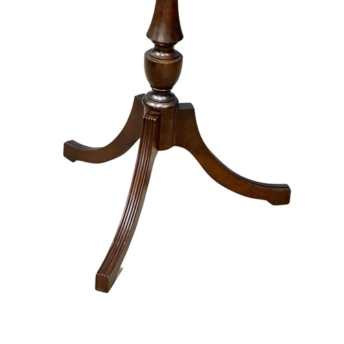 1073 - A Regency style mahogany torchiere. 100cm (2)