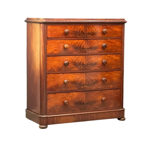 1077 - A large Victorian mahogany chest of drawers. 122x54x133cm (6)