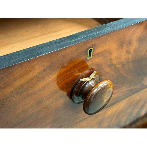 1077 - A large Victorian mahogany chest of drawers. 122x54x133cm (6)