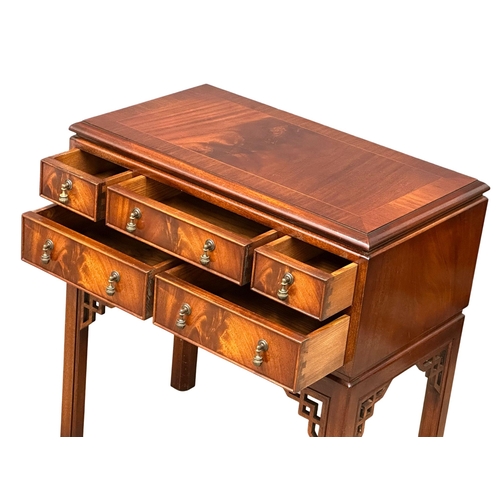 1091 - A Chinese Chippendale style inlaid mahogany chest of drawers. 70x40.5x75.5cm (10)