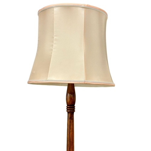 1109 - A vintage standard lamp. 175cm (1)