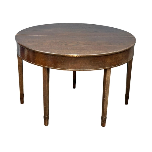 1117 - A large early 20th George III style oak turnover tea table. Circa 1900-1910. Open 122x120x77cm. Clos... 