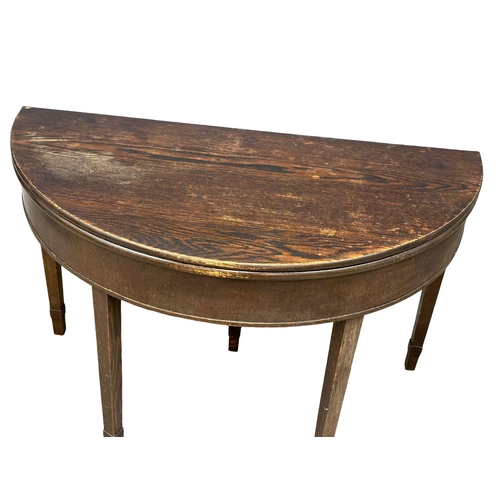 1117 - A large early 20th George III style oak turnover tea table. Circa 1900-1910. Open 122x120x77cm. Clos... 