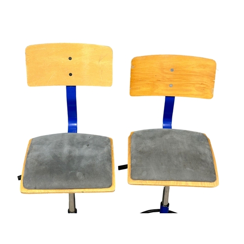 1122 - A pair of tall Industrial vintage swivel machinist stools/laboratory stools. (6)