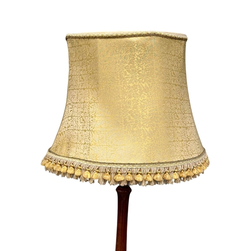 1132 - A vintage standard lamp. 182cm (8)