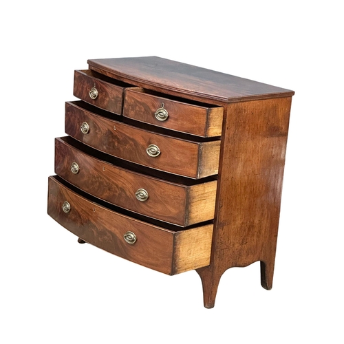 1150 - A Regency mahogany bow front chest of drawers on splayed feet. Circa 1810. 103.5x54x101.5cm (6)