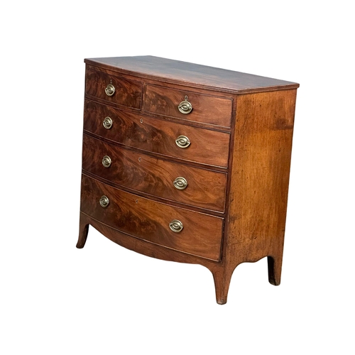 1150 - A Regency mahogany bow front chest of drawers on splayed feet. Circa 1810. 103.5x54x101.5cm (6)