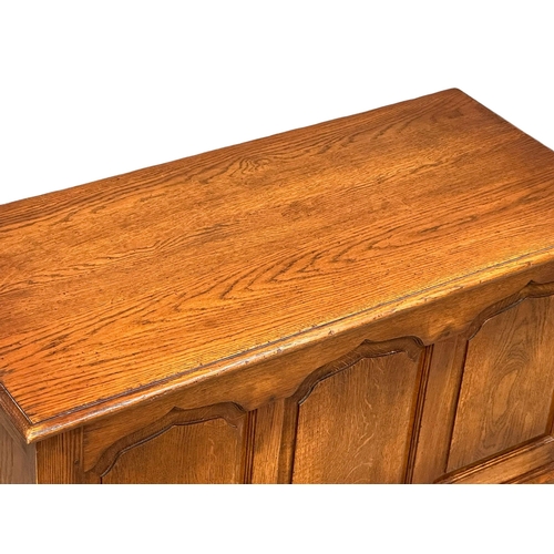 1177 - A good quality oak storage box/blanket box. 107x48x59cm (6)