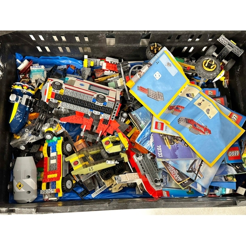 615 - A large collection of LEGO. LEGO Jurassic World, LEGO DC Wonder Woman, LEGO Ninjago, LEGO Technic He... 