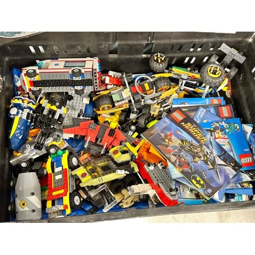 615 - A large collection of LEGO. LEGO Jurassic World, LEGO DC Wonder Woman, LEGO Ninjago, LEGO Technic He... 